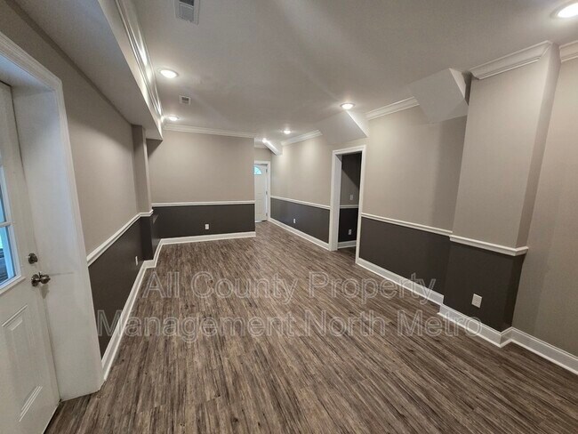 Building Photo - 545 Lakeview Dr