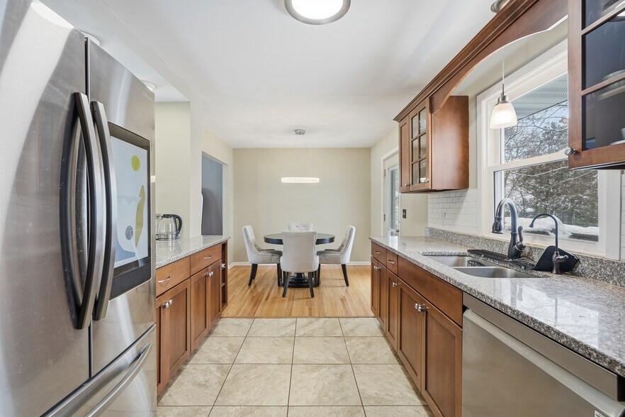 Building Photo - 7048 Montrose Rd