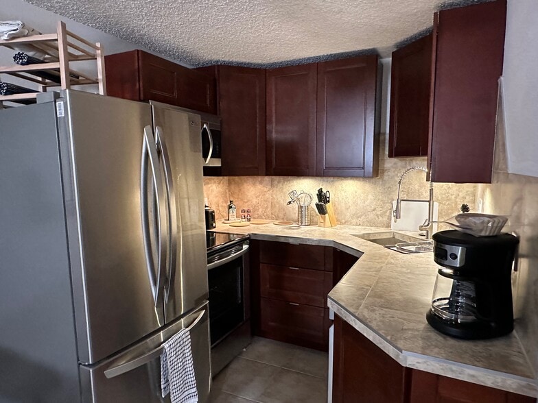 Primary Photo - 9080 E 16th Ave