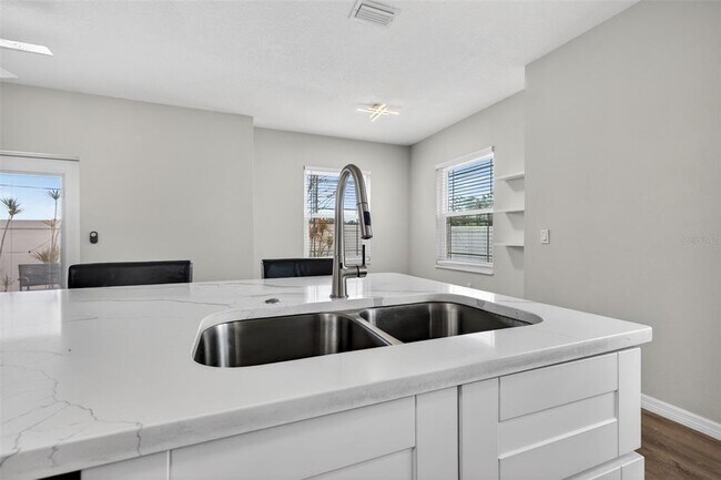 Building Photo - 4362 Tyler Cir N