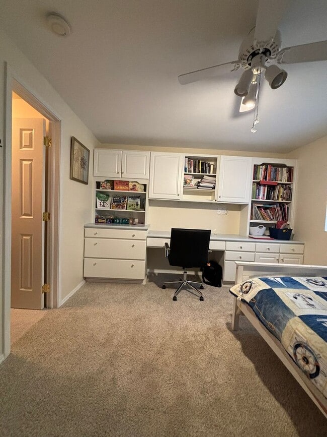 Building Photo - Meticulsly Maintained 5 Bedroom, 4 Bathroom Home