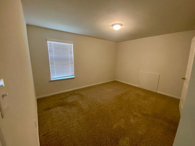 Building Photo - ASK ABOUT DECEMBER HOUSING SPECIAL - Spaci...