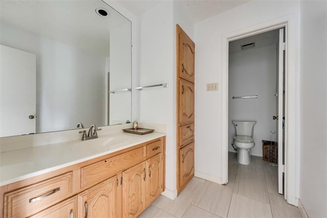 Building Photo - 2623 Fallcreek Dr