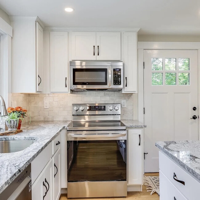 Building Photo - 126 Twin Hill Rd