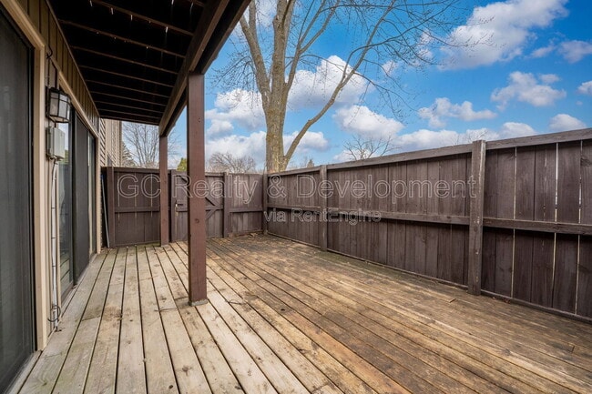 Building Photo - 5850 Fresno Ct