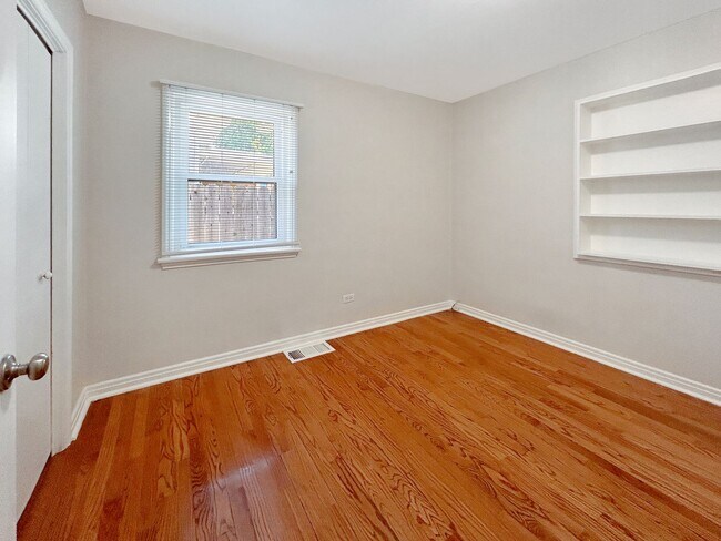 Building Photo - $0 DEPOSIT OPTION! UNIVERSITY PARK/DU, BEAUTIFUL RANCH HOME, 3 CAR GARAGE, HARDWOOD FLOORS, SOLAR...