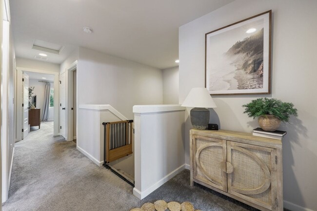 Building Photo - Spacious & Stylish 4-Bedroom A/C Townhome!