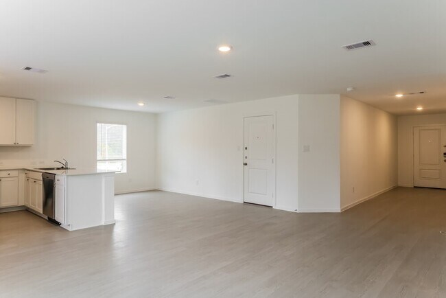 Building Photo - 2084 Cedar Way Dr