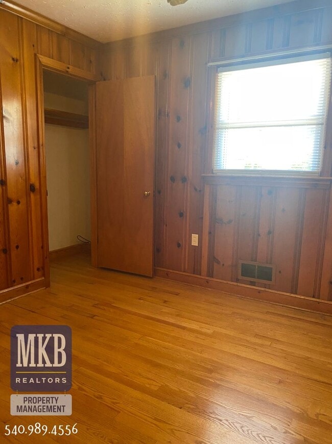 Building Photo - 3136 Fleetwood Ave SW