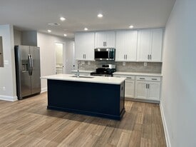 Building Photo - 2421 Anlee Rd