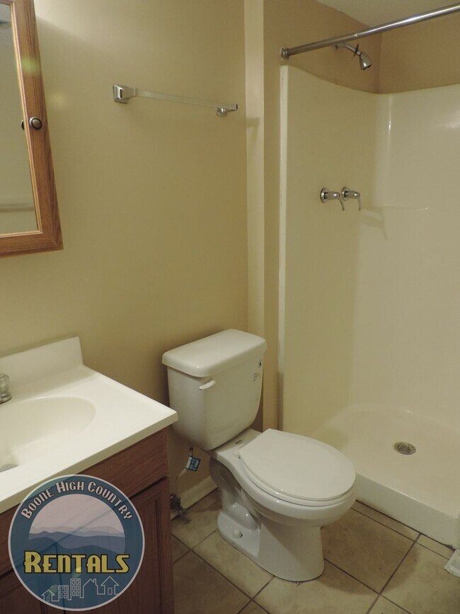 Building Photo - 2bd Condo With Great Location!