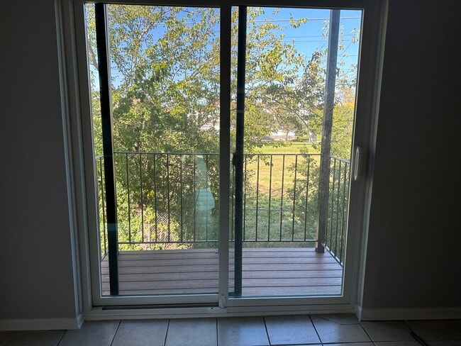 Building Photo - 9320 Hamilton Ct