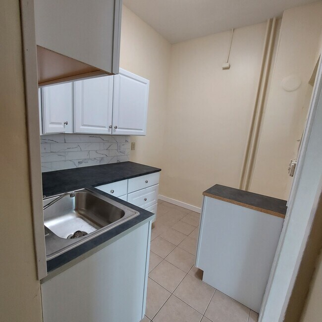 Building Photo - Riverview Apartments