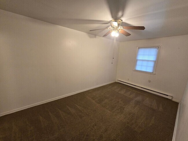 Building Photo - 1 bedroom duplex