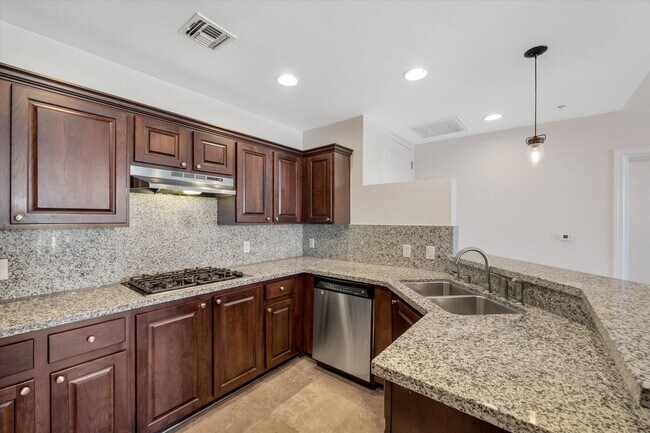 Building Photo - WHY RENT A HOUSE WHEN YOU CAN HAVE A PENTH...