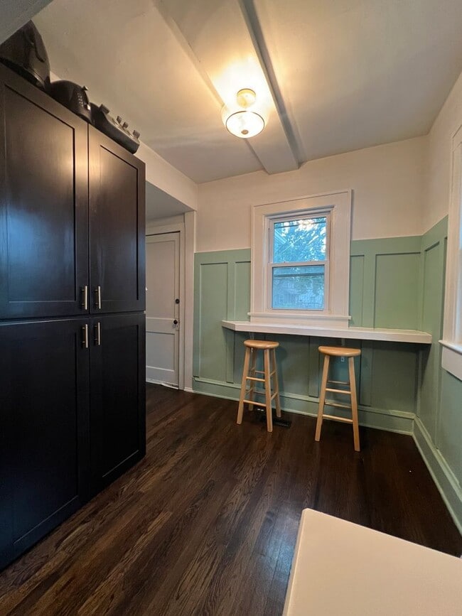 Building Photo - {4331} Updated West Plaza Bungalow + Moder...