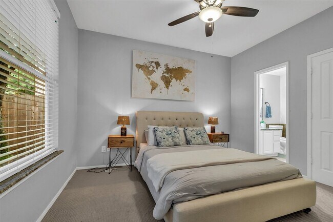 Building Photo - 211 Maple Path Pl