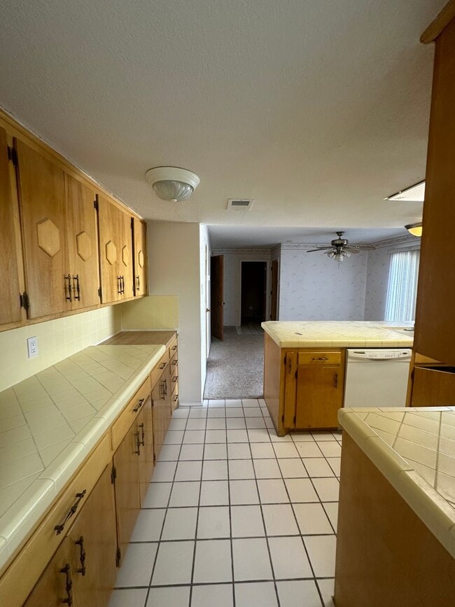 Building Photo - 1100 Colonial Pkwy