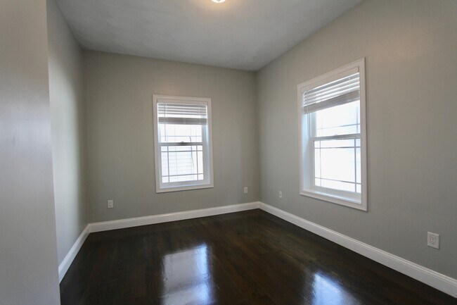 Building Photo - 9 Dehon St