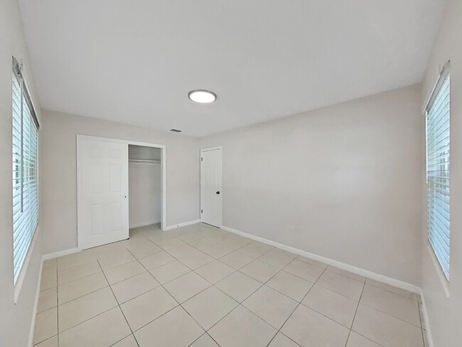 Building Photo - 4610 W Bay Villa Ave