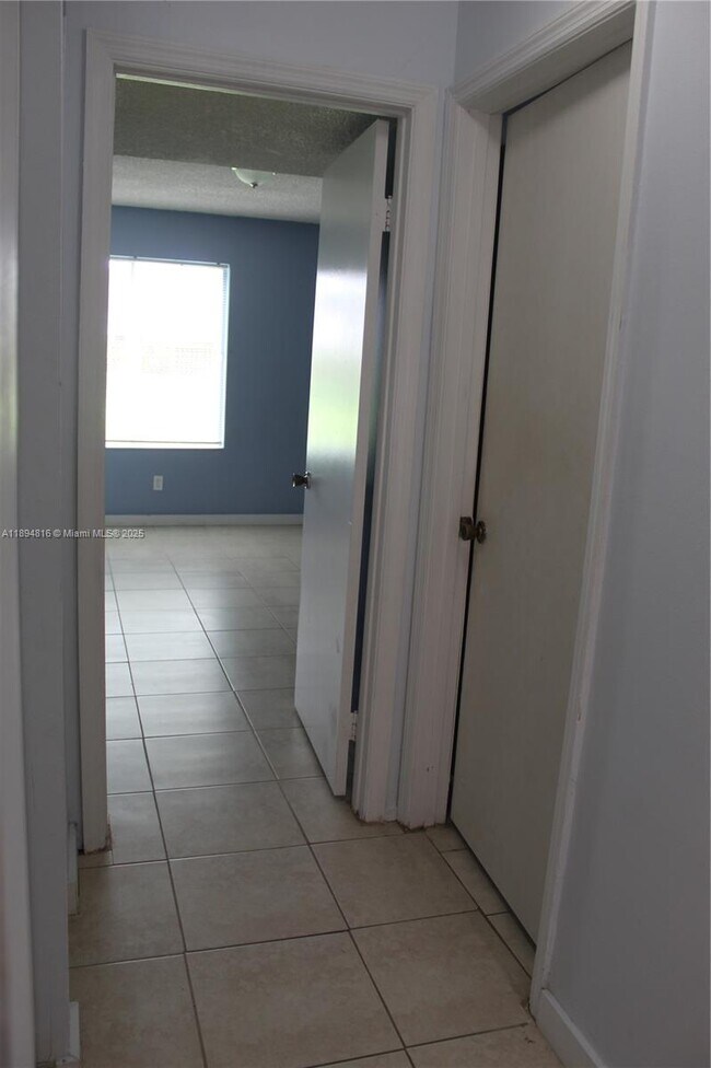 Building Photo - 10420 SW 158th Ct