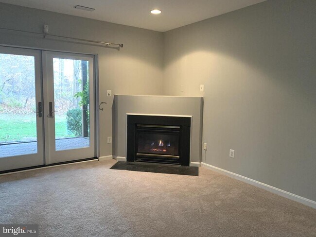 Building Photo - 3384 Governors Crest Ct