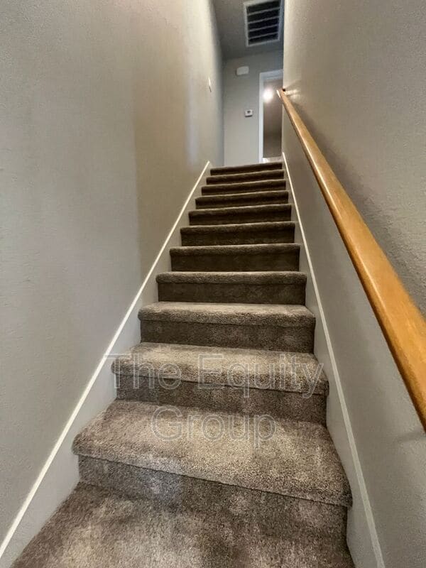 Building Photo - 418 S Summit St