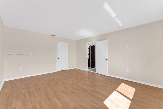 Building Photo - 10073 SW 117th Ct