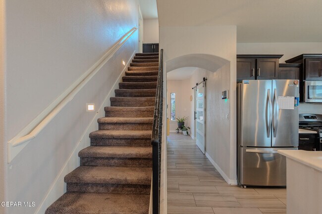 Building Photo - 305 Del Palmar