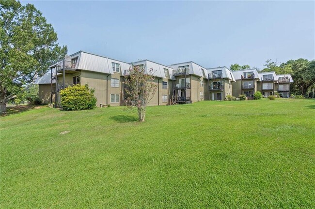 Building Photo - 119 Riverbend Dr