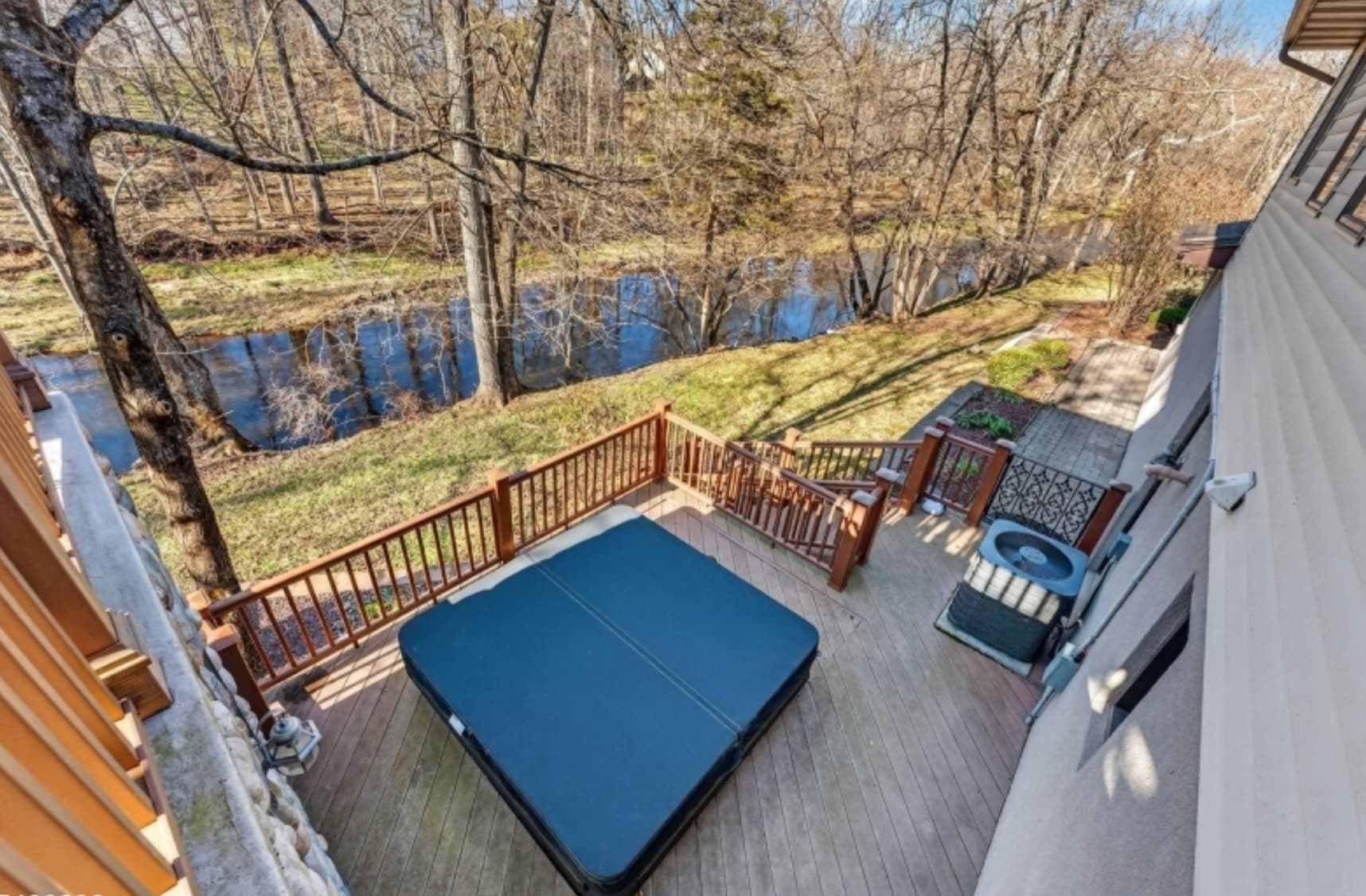 Building Photo - 2289 Brookside Dr