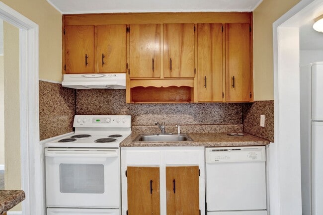 Building Photo - 517 Lakewood Rd