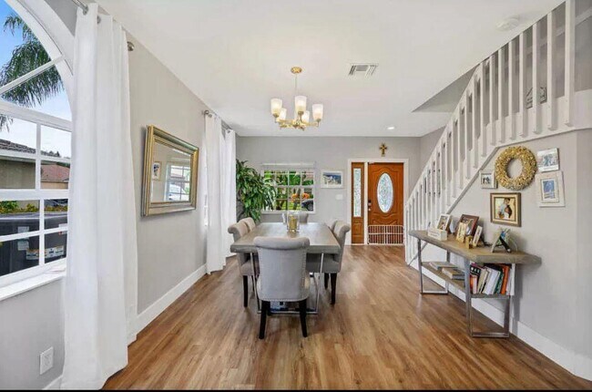 Building Photo - 11185 Grandview Mnr