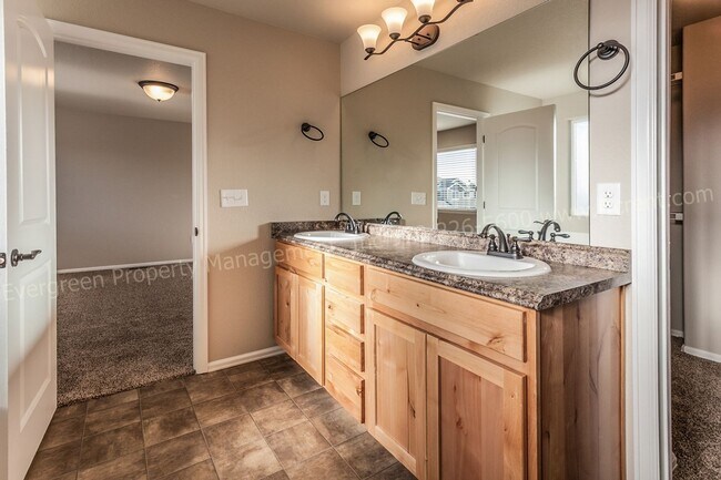 Building Photo - 570 Lapis Pl