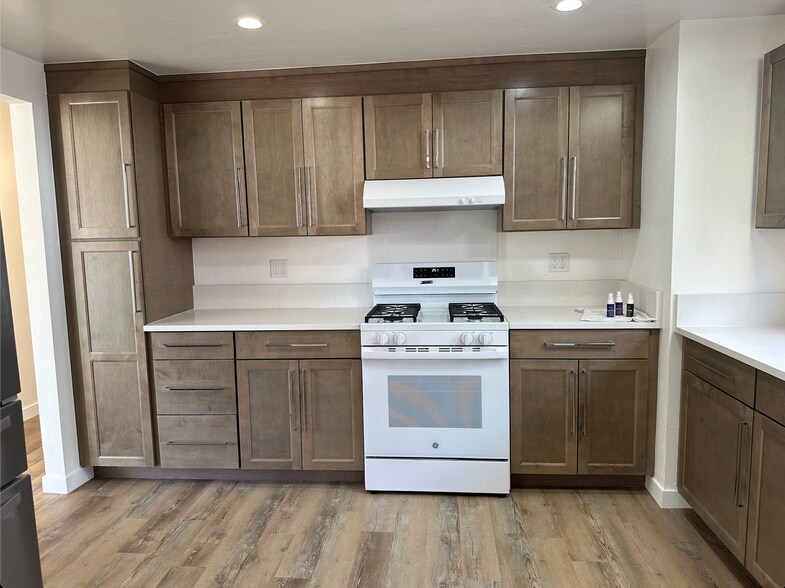 Building Photo - 1210 Palomar Ter