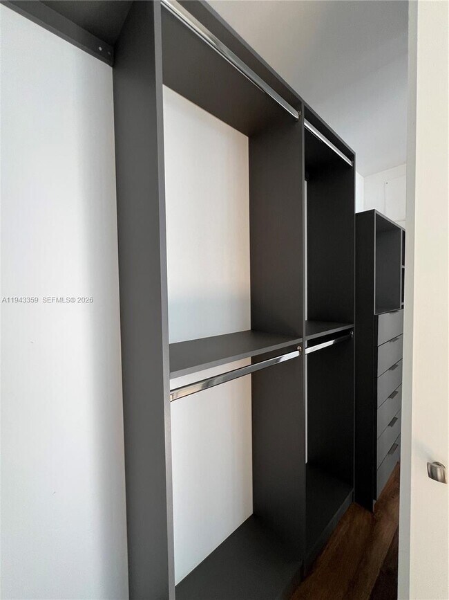 Building Photo - 1814 SW 22nd Ave