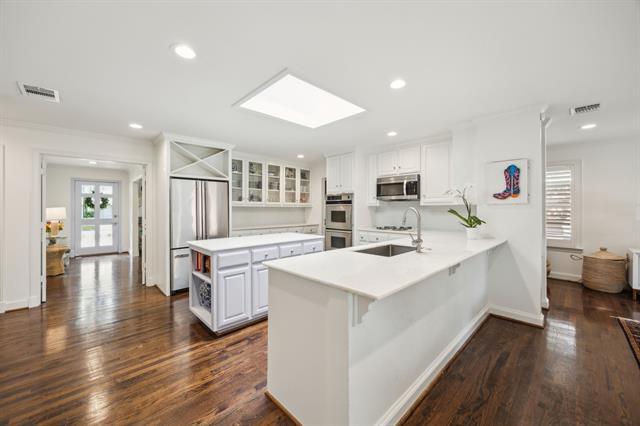 Building Photo - 6505 Woodland Dr