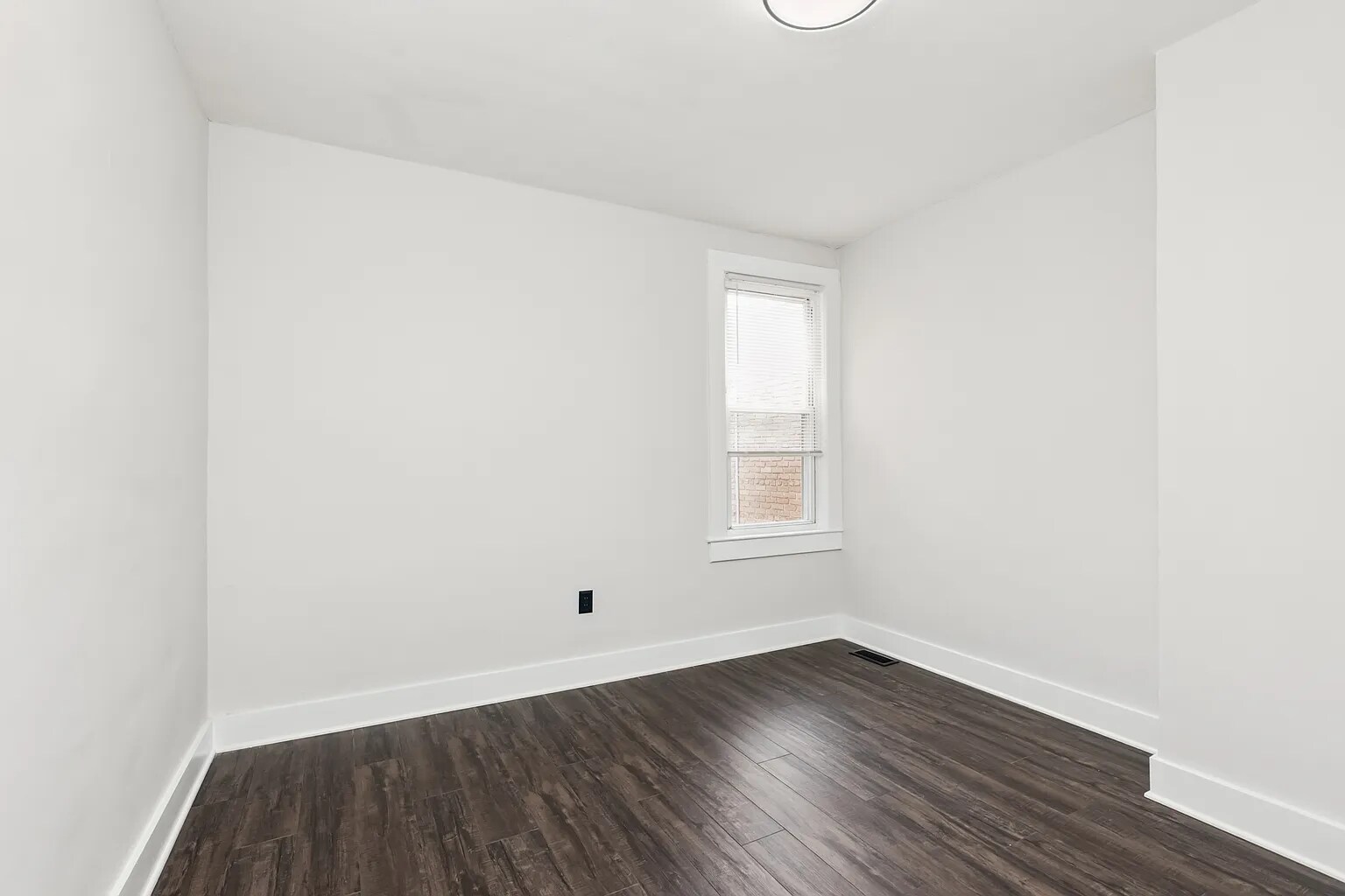 Building Photo - 752 Melville Ave