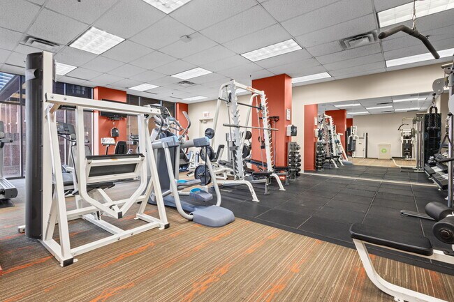 Building Photo - 330 N Jefferson St