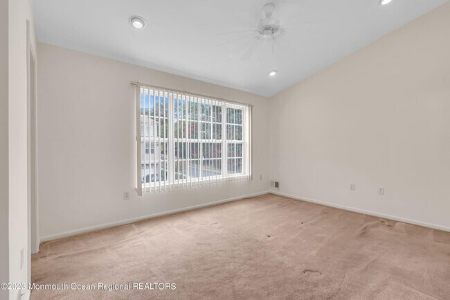 Building Photo - 11 Kosmoski Terrace