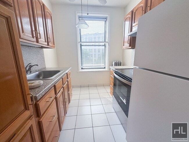 Building Photo - W 143rd st