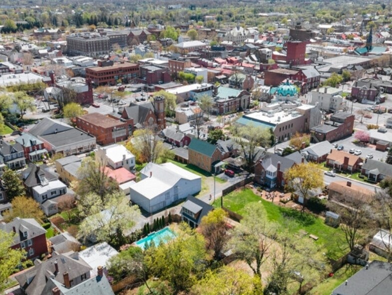 Building Photo - 125 Peyton St