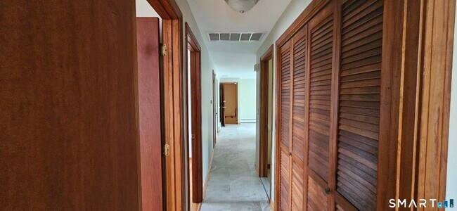 Building Photo - 14 Cadwell Ct