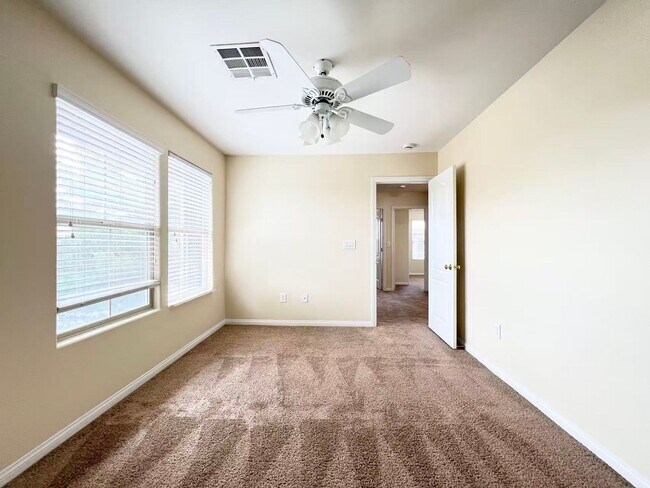 Building Photo - 10555 Winter Grass Dr
