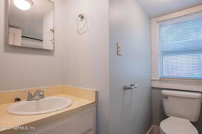 Building Photo - 4333 Longfellow St