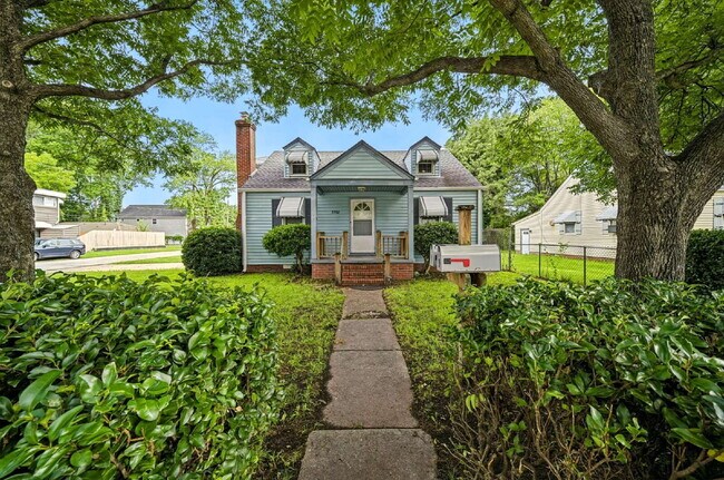 Building Photo - Updated 2-bedroom 1 bath with fenced in yard-PETS allowed-Norfolk