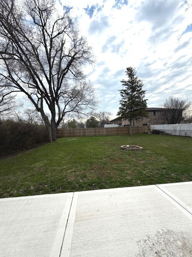 Building Photo - 2209 Douglas Ave