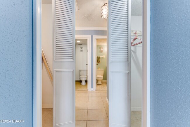 Building Photo - 935 N Halifax Ave