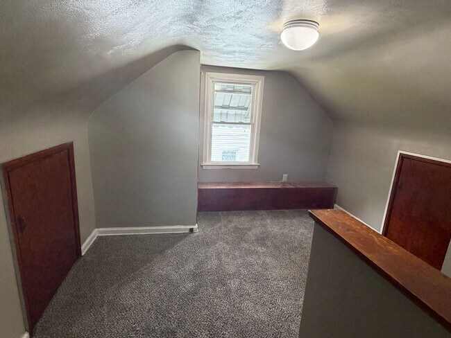 Building Photo - Newly updated 3 bedroom Cape Cod in Dayton