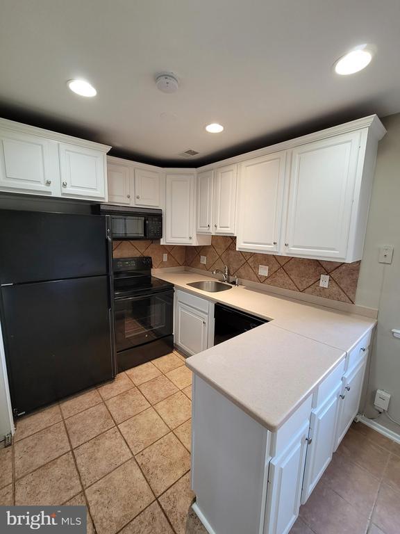 Building Photo - 2623 Glengyle Dr